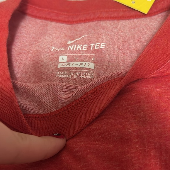 Nike Men's Red T-Shirt - Picture 2 of 2